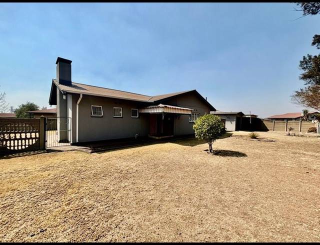 3 BEDROOM HOUSE FOR SALE IN VANDERBIJLPARK CW 4